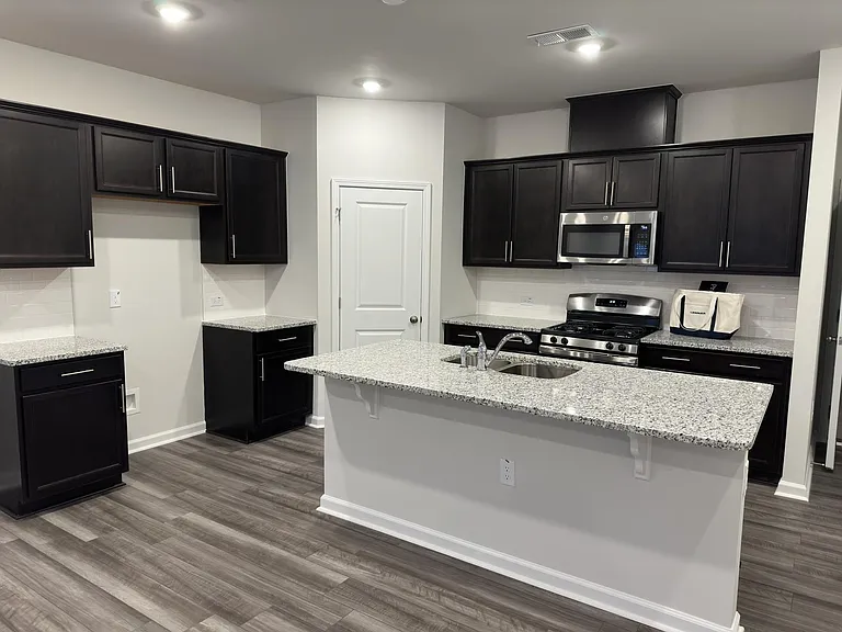 2232 Kasota Ln — Photo 4