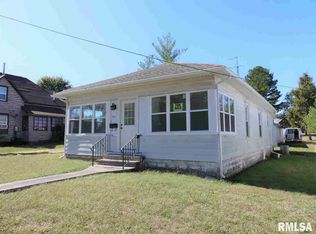 311 N Maple St, Christopher, IL 62822