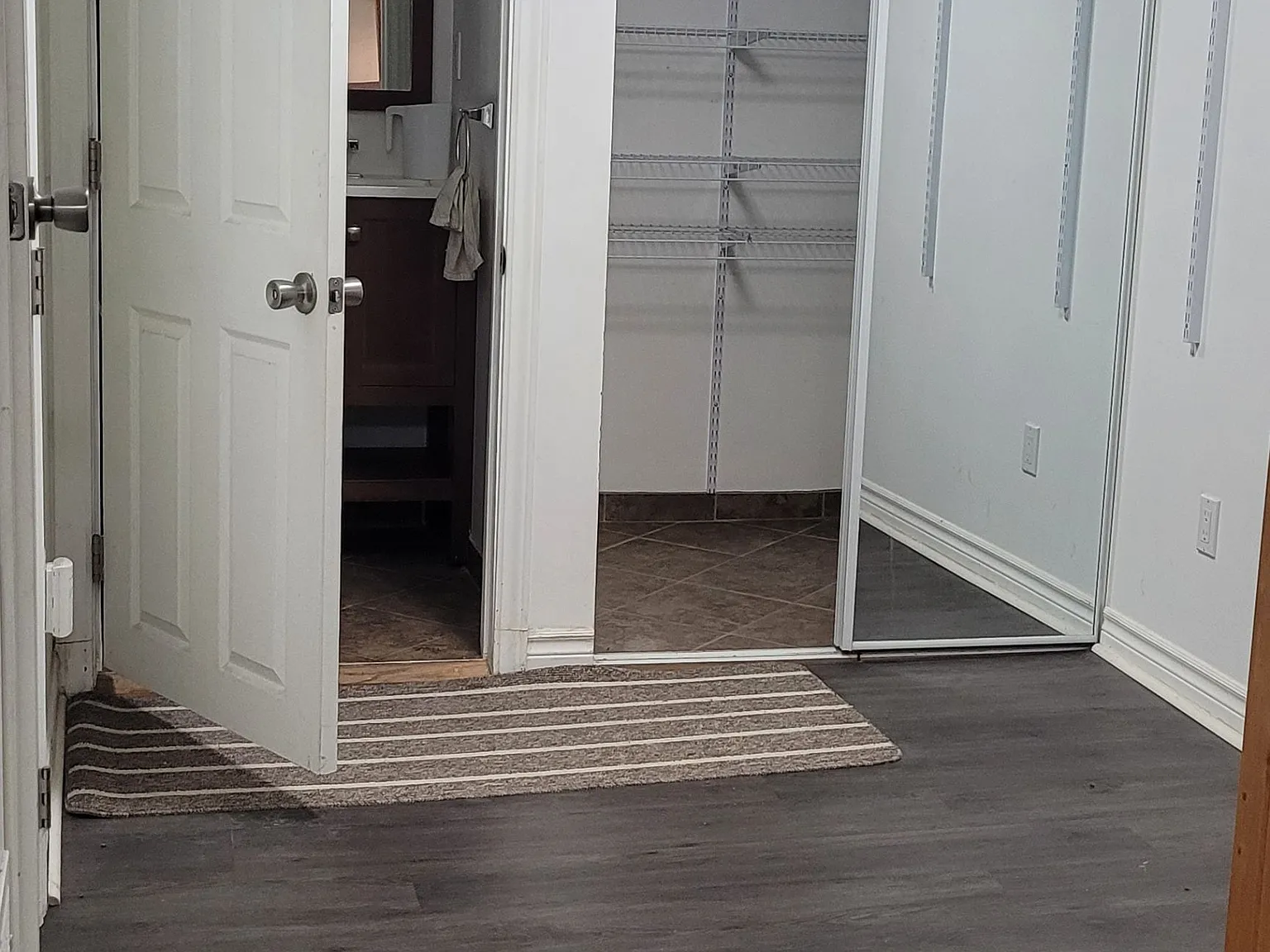 4 bed, $3,000 — Photo 1