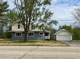91 7th St, Clintonville, WI 54929