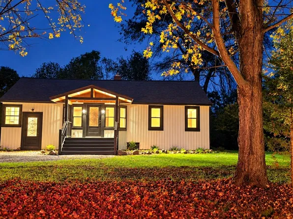 4296 Burgess Rd, Pinckney, MI 48169