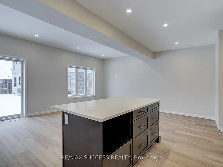 147 Siebert Ave — Photo 12