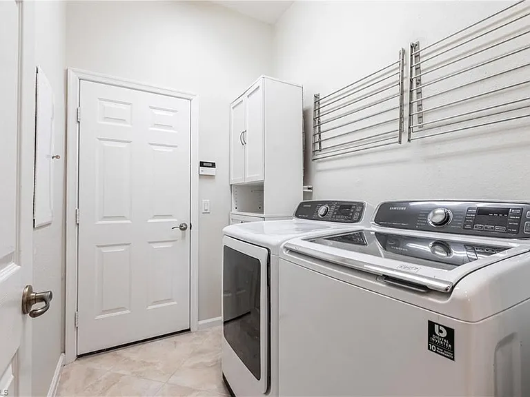 3920 Lakeview Isle Ct — Photo 13