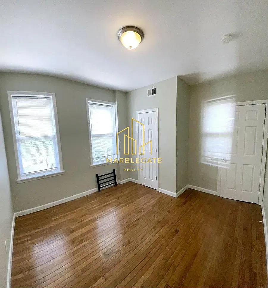 2 bed, 850 sqft, $1,900 — Photo 3
