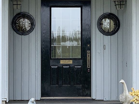 3rd image of 404 Bell Ln
