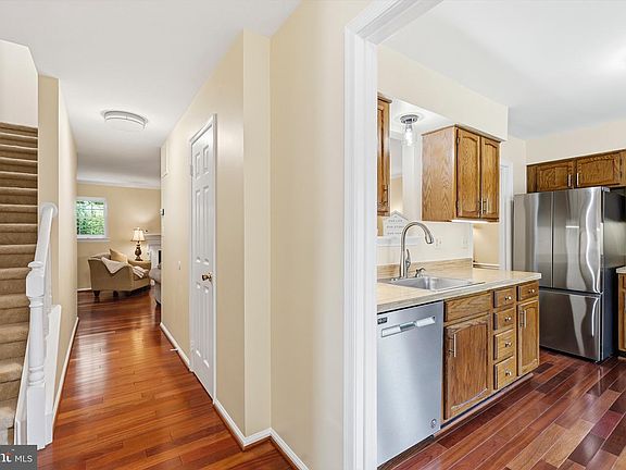 4th image of 10127 Schoolhouse Woods Ct