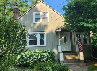 15 S Commonwealth Ave, Elgin, IL 60123