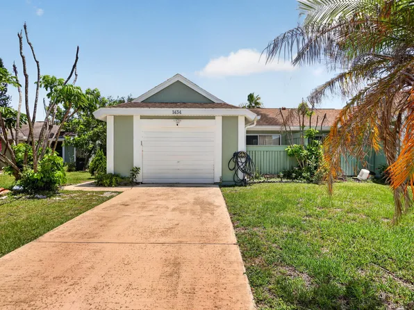 1434 SE Larkwood Circle, Port St Lucie, FL 34952