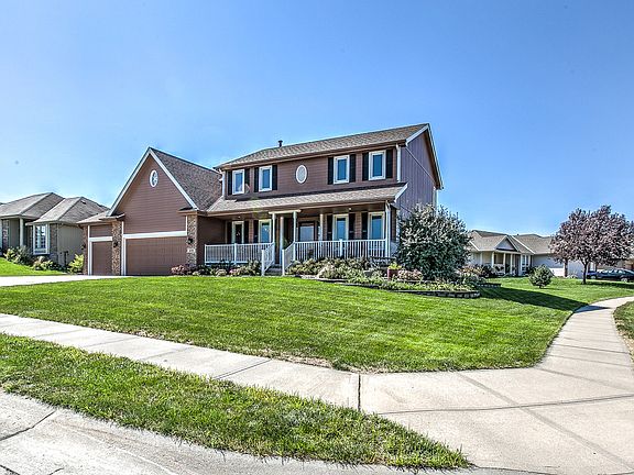 3rd image of 608 Eagle Crest Dr