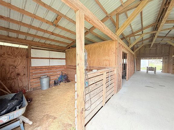 4th image of 609 County Rd