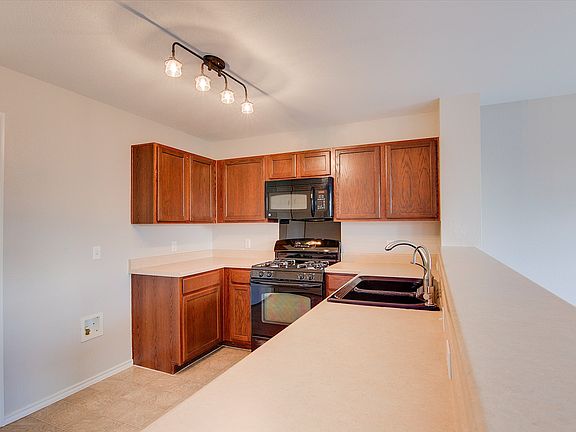 2nd image of 117 Pebble Creek Ln