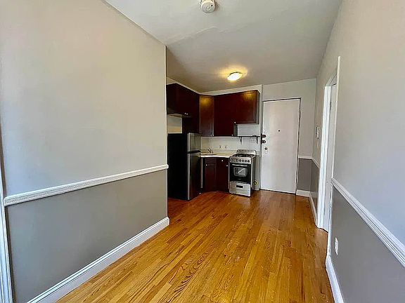 2nd image of 132 Thompson St APT 20