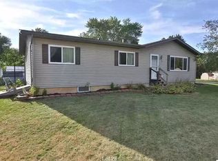 39 Remington Park Dr, East Dubuque, IL 61025