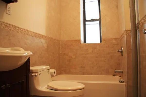 Rented by Lang Realty LLC | media 23