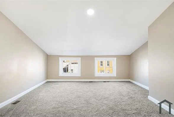 424 S Eden St — Photo 25