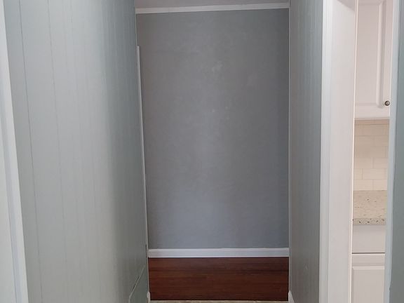 4th image of 34 Marilyn Ave