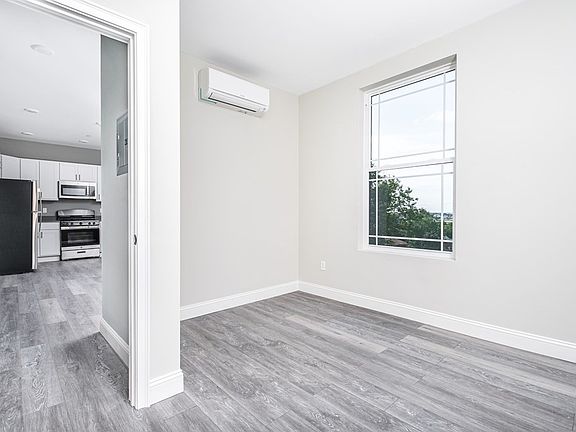 4th image of 83 Bradstreet Ave #6