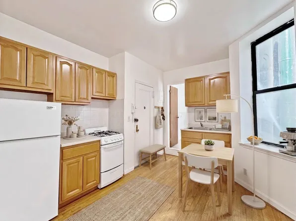 206 East 10th Street image 1 of 9