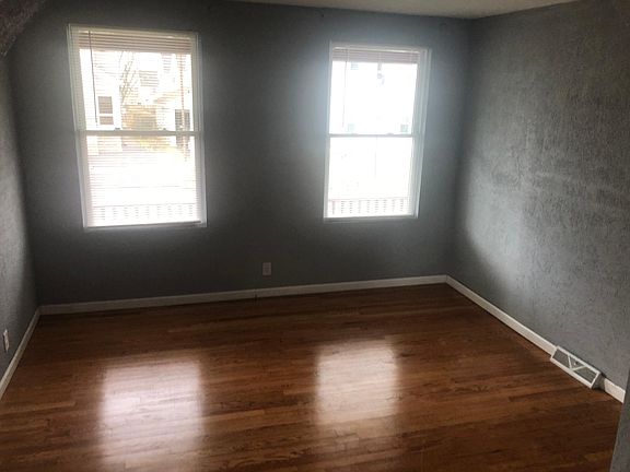 4th image of 803 Bacon St #1