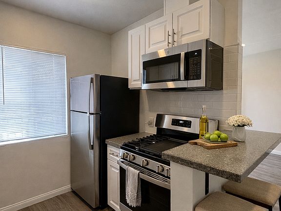 4th image of 514 S Flower St #8