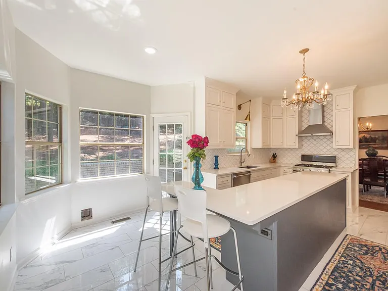 15 Lorian Dr — Photo 5