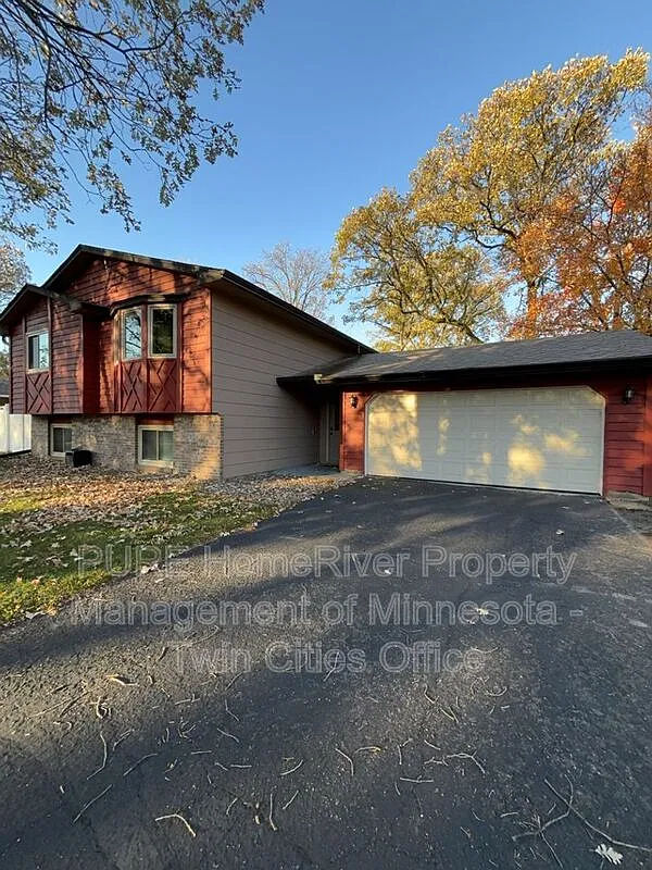 4 bed, 2.0 bath, 1094 sqft, $2,900 — Photo 2