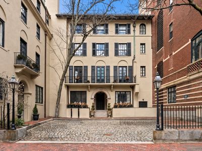 107-109 Chestnut St #Ph, Boston, MA, 02108