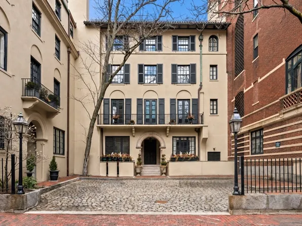 107-109 Chestnut St #Ph, Boston, MA 02108