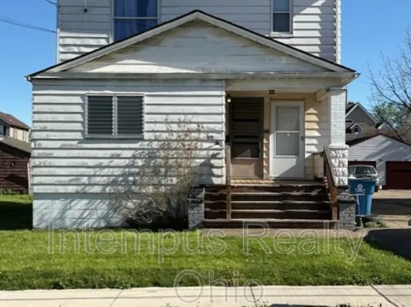 112 E 2nd St, Girard, OH 44420