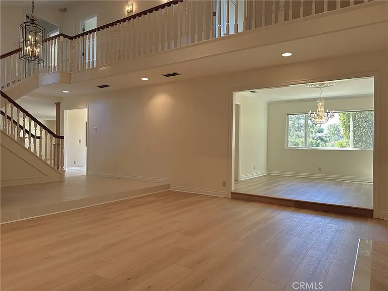 26543 Academy Dr — Photo 2