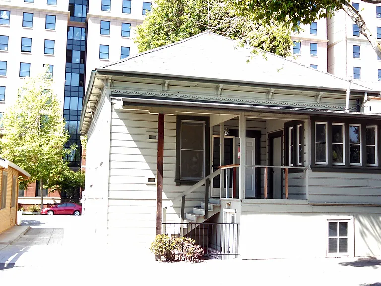 Tenth Street South 382 — Photo 3