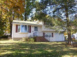 17 Clarendon Pl, Piscataway, NJ 08854