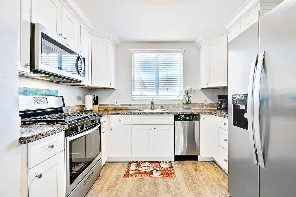 3 bed, 1153 sqft, $6,500 — Photo 3