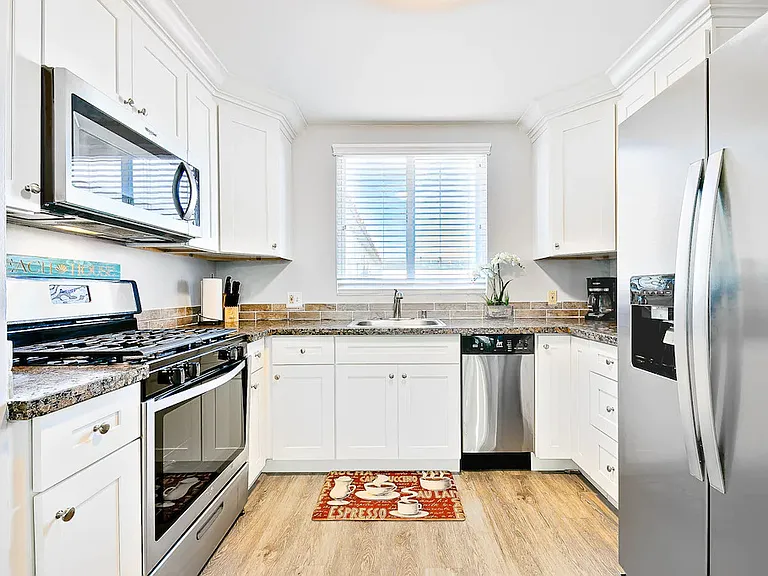 1320 W Balboa Blvd #B — Photo 3