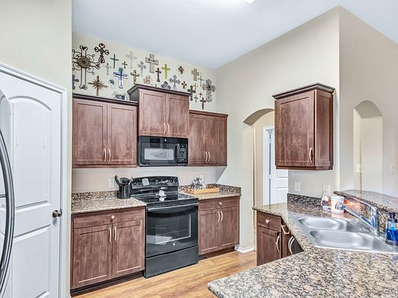 4th image of 4114 Whispering Creek Dr