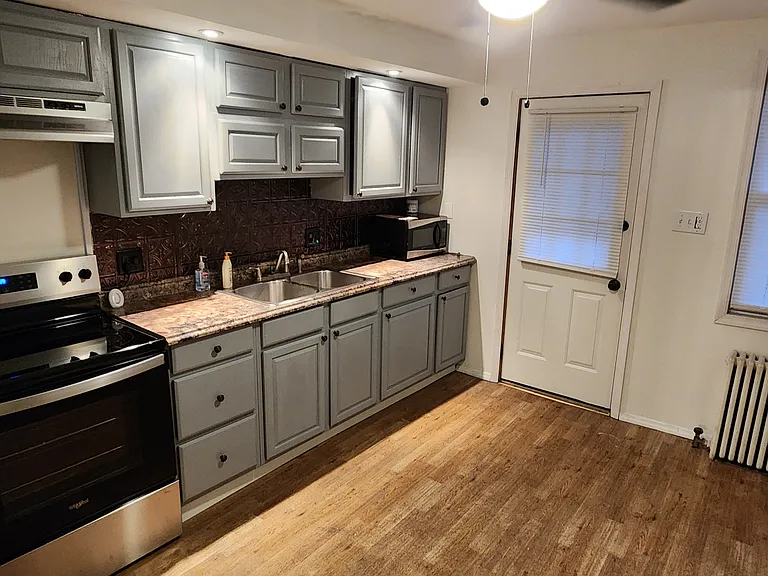 642 W Penn St — Photo 28