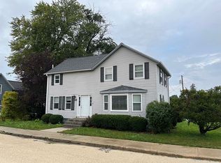 117 N Main St, Creston, IL 60113