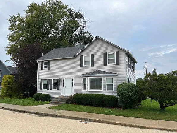 117 N Main St, Creston, IL 60113