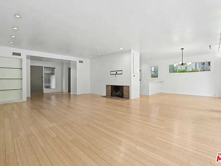 9512 Duxbury Ln — Photo 11