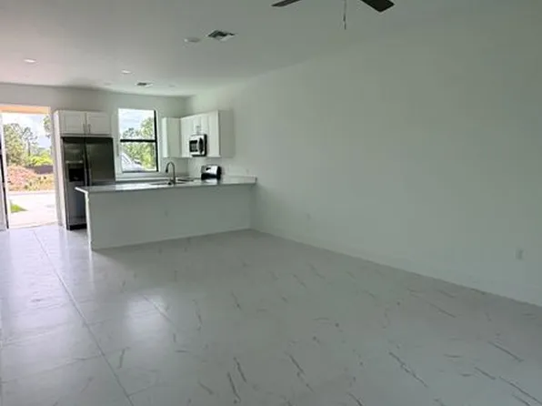 1105 Dean St E, Lehigh Acres, FL