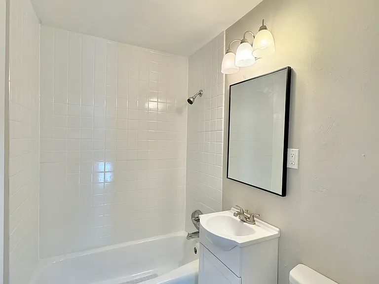 510 Holladay Dr #206 — Photo 5