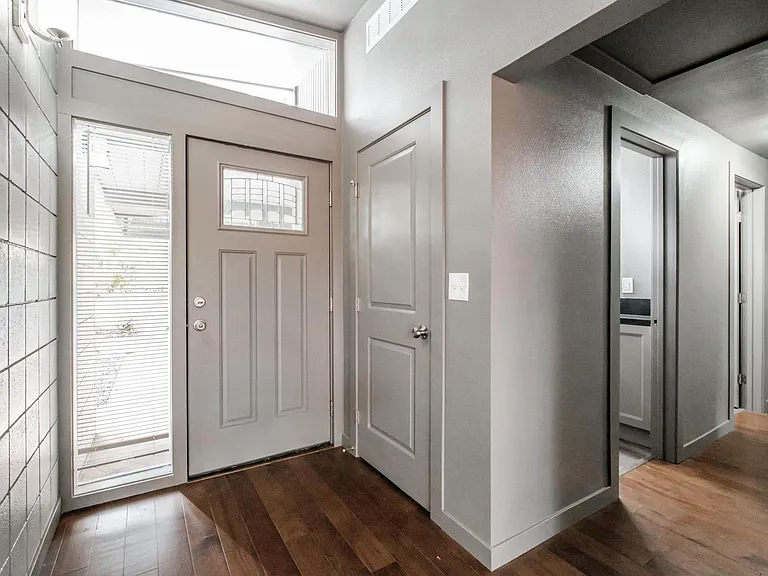 837 Woodmansee St SE — Photo 2