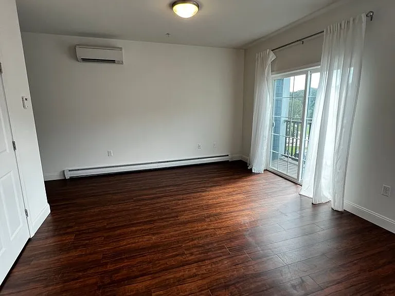 147 Bayberry Cir — Photo 4