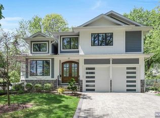 37 7th St, Cresskill, NJ 07626