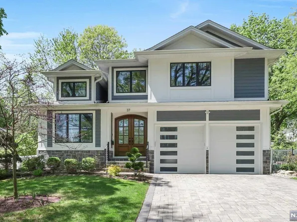 37 7th St, Cresskill, NJ 07626