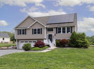 38 Pleasant View Dr, Hope Valley, RI 02832