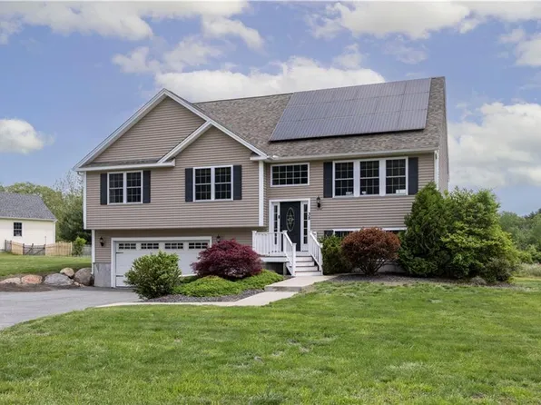 38 Pleasant View Dr, Hope Valley, RI 02832