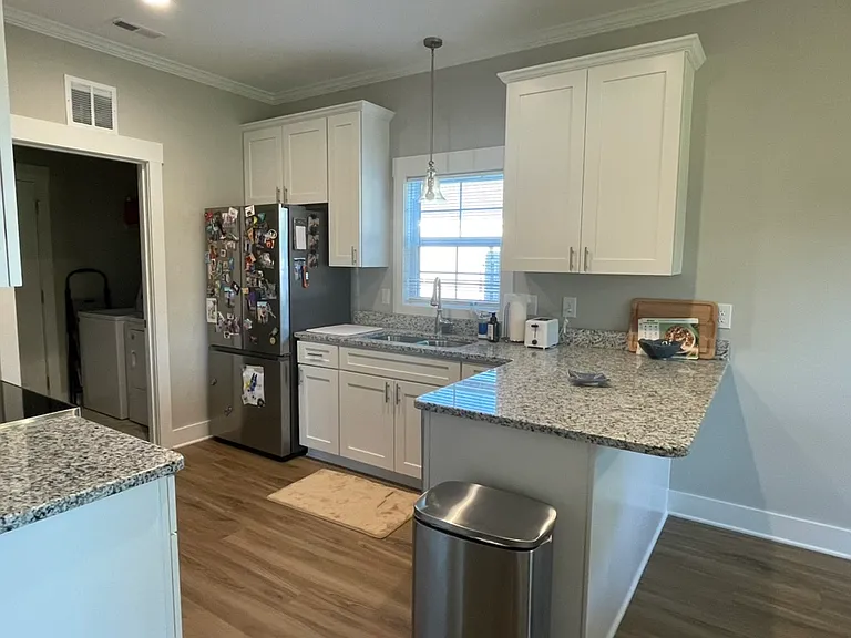 Kitchen with kitchen bar