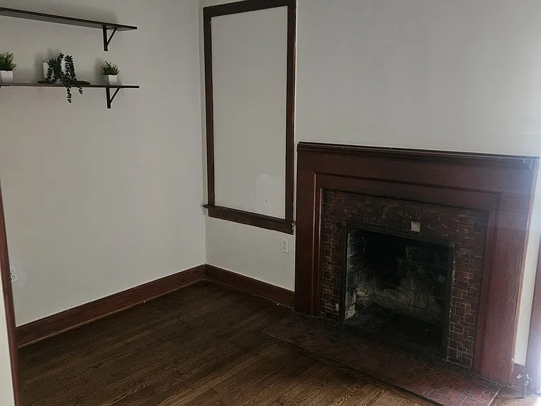 1111 1/2 E 52nd St #A — Photo 7