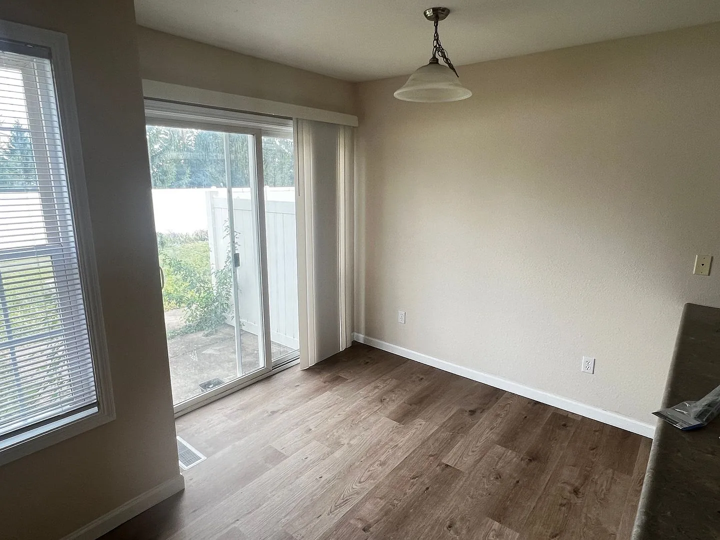 Full renovated townhome in Champaign - Available Now — Photo 4